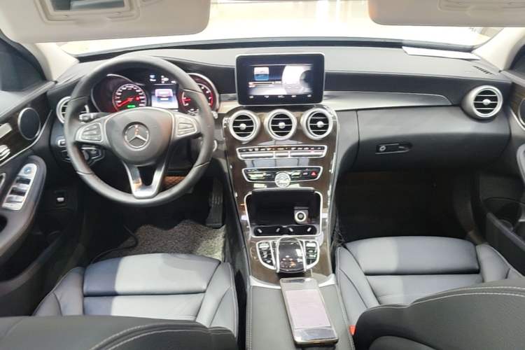 Used Mercedes-Benz C-Class 2015 C 260 L Center Console