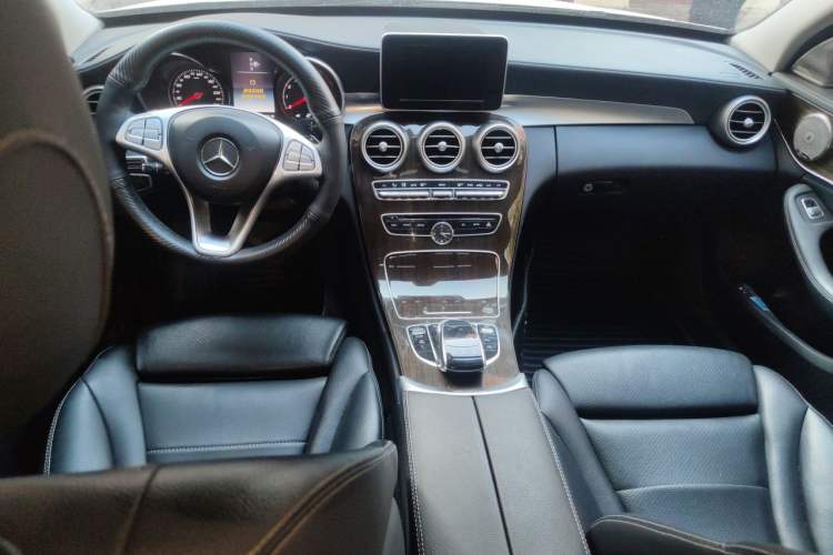Used Mercedes-Benz C-Class 2015 C 180 L Center Console