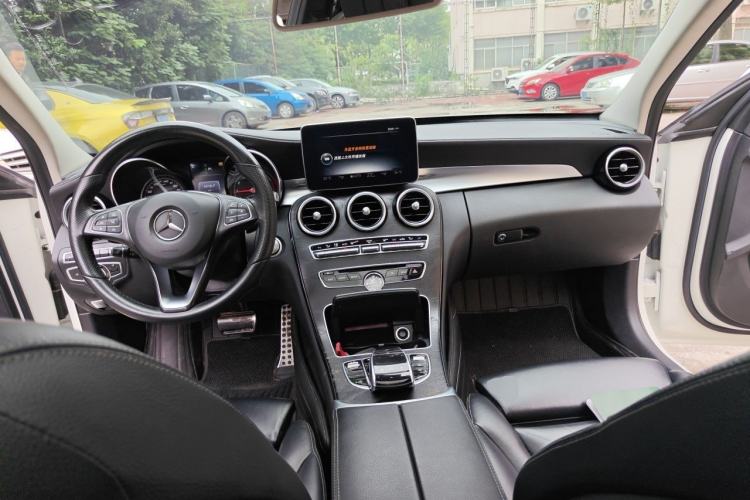 Used Mercedes-Benz C-Class 2015 C 300 L Sport Edition Center Console