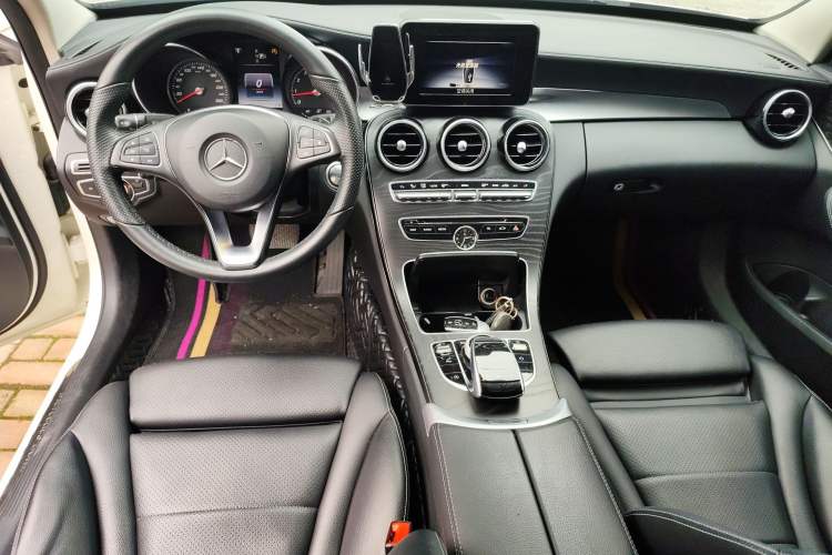 Used Mercedes-Benz C-Class 2015 C 180 L Sport Edition Center Console