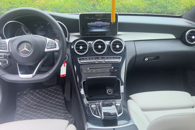 Used Mercedes-Benz C-Class 2015 C 200 Sport Edition 4MATIC Center Console