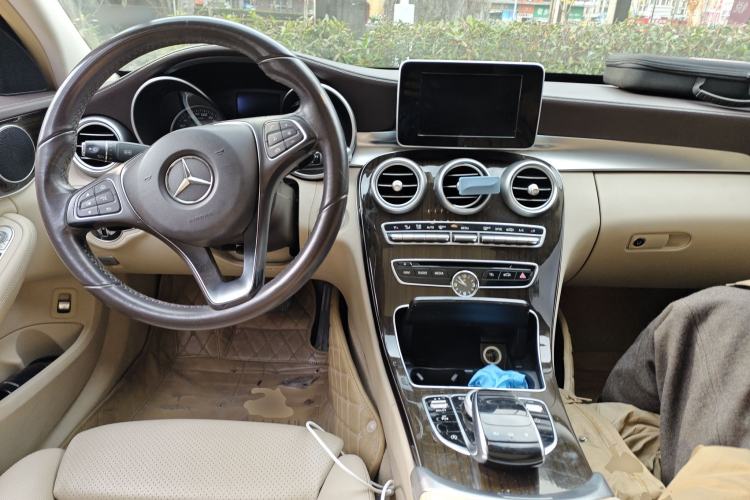 Used Mercedes-Benz C-Class 2015 Facelift C 200 L Center Console
