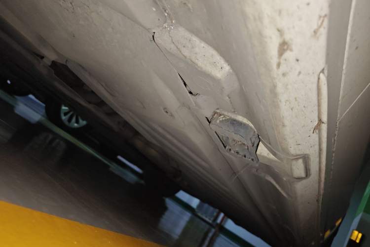 Used Mercedes-Benz C-Class 2015 C 200 station wagon Chassis Front Left