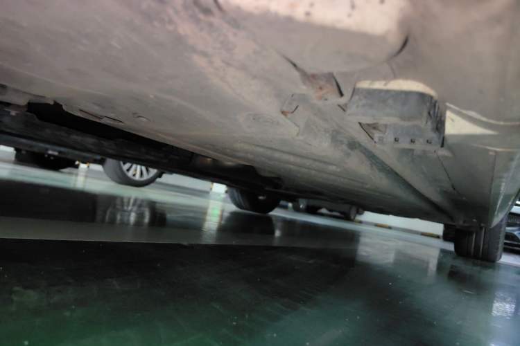 Used Mercedes-Benz C-Class 2015 Restyled C 180 L Sport Edition Chassis Front Left