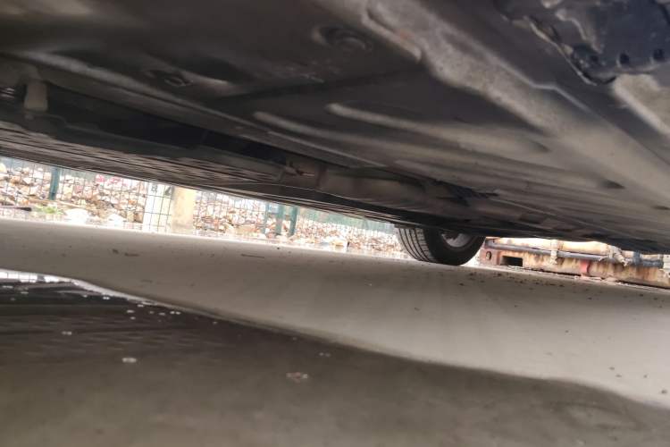 Used Mercedes-Benz C-Class 2015 Restyled C 180 L Sport Edition Chassis Front Left