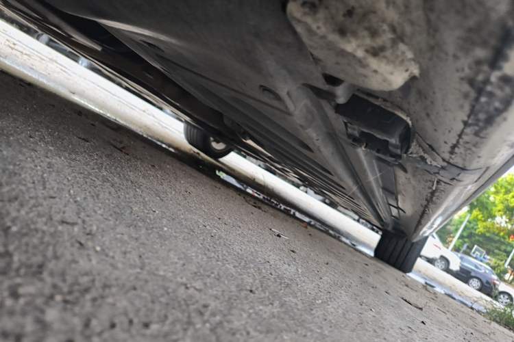 Used Mercedes-Benz C-Class 2015 Restyled C 180 L Sport Edition Chassis Front Left
