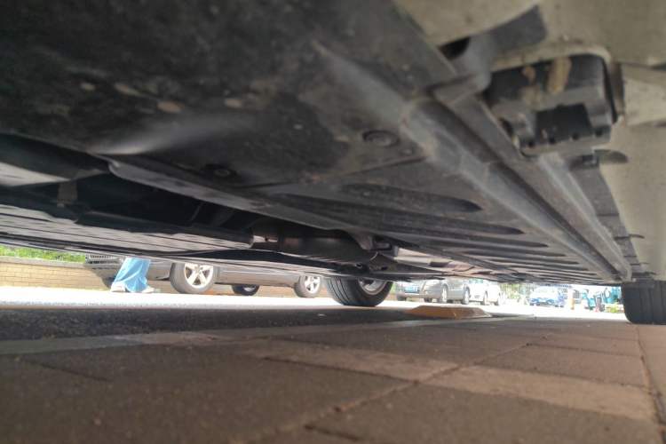 Used Mercedes-Benz C-Class 2015 Restyled C 180 L Sport Edition Chassis Front Left