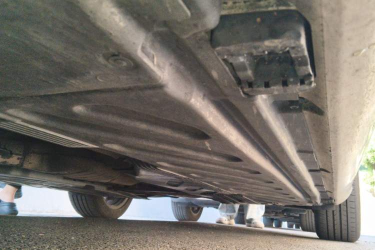 Used Mercedes-Benz C-Class 2015 C 200 L Chassis Front Left