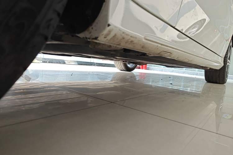 Used Mercedes-Benz C-Class 2015 C 300 Sport Edition Chassis Front Left