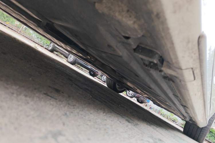 Used Mercedes-Benz C-Class 2015 C 300 L Sport Edition Chassis Front Left