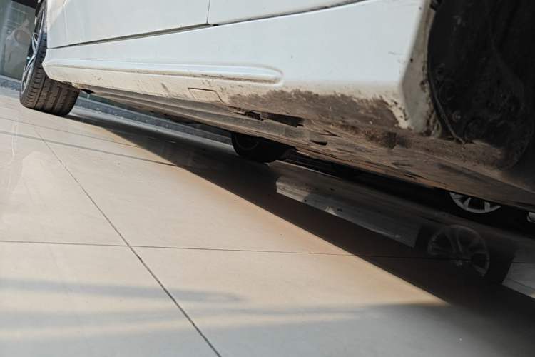 Used Mercedes-Benz C-Class 2015 C 300 Sport Edition Chassis Front Right