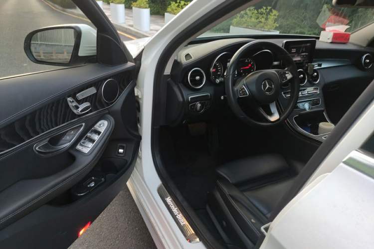 Used Mercedes-Benz C-Class 2015 Revised C 200 L Sport Edition Driver Seat