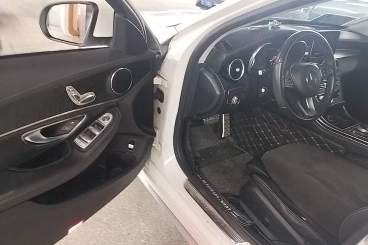 Used Mercedes-Benz C-Class 2015 Restyled C 180 L Sport Edition Driver Seat