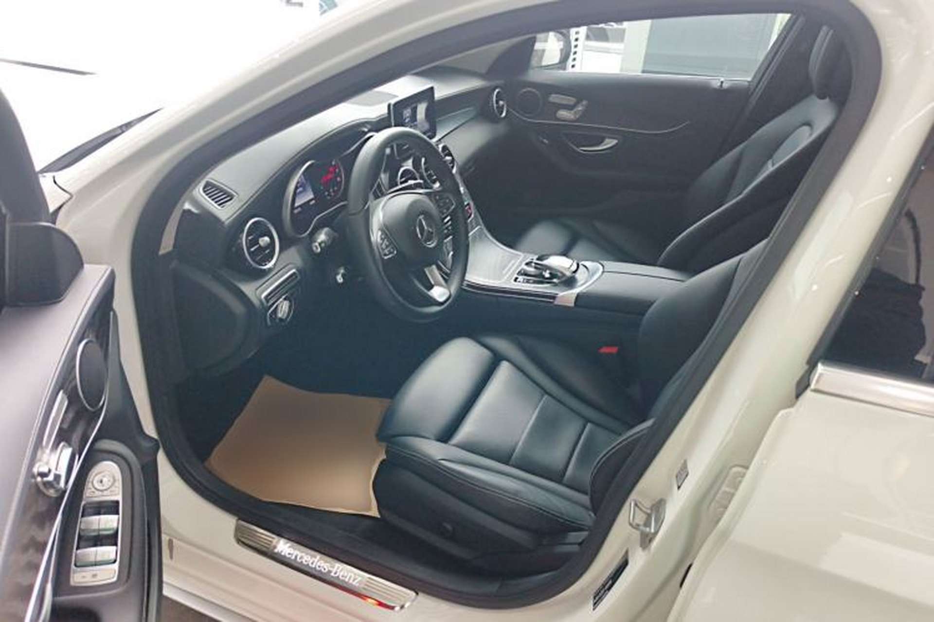 Used Mercedes-Benz C-Class 2015 Revised C 200 L Sport Edition Driver Seat