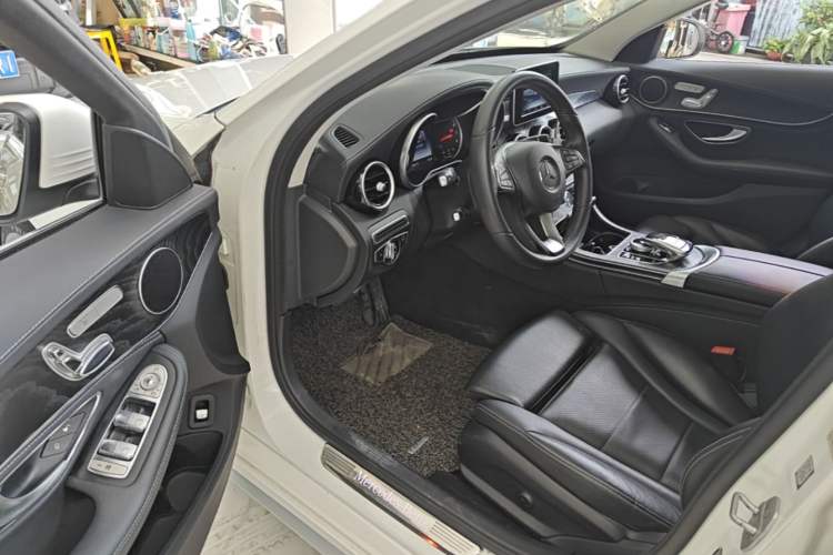 Used Mercedes-Benz C-Class 2015 Revised C 200 L Sport Edition Driver Seat