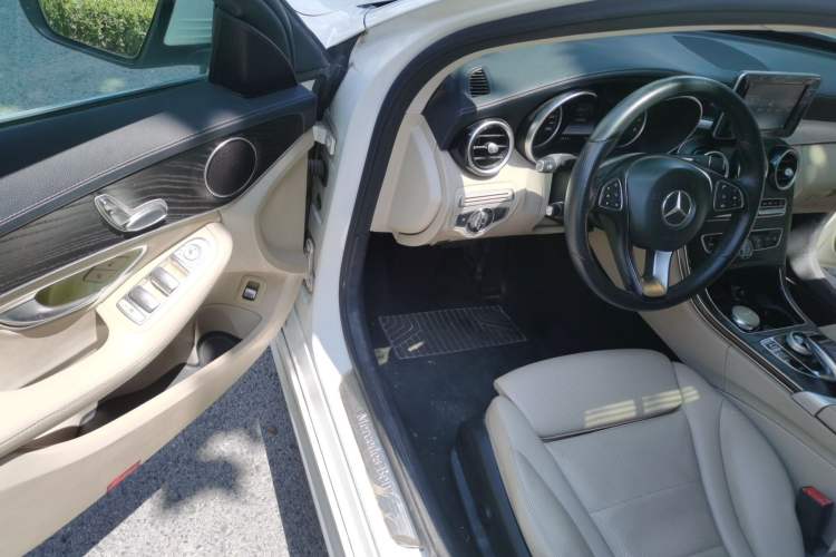 Used Mercedes-Benz C-Class 2015 Restyled C 180 L Sport Edition Driver Seat