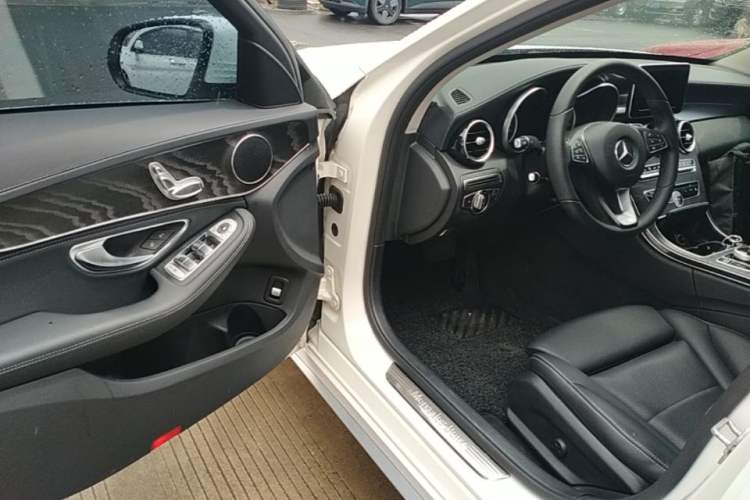 Used Mercedes-Benz C-Class 2015 Restyled C 180 L Sport Edition Driver Seat