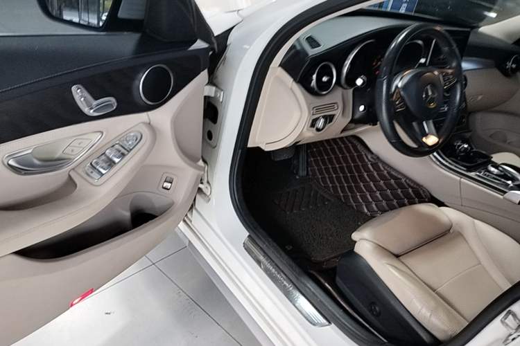 Used Mercedes-Benz C-Class 2015 Restyled C 180 L Sport Edition Driver Seat