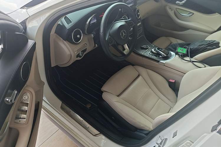 Used Mercedes-Benz C-Class 2015 Restyled C 180 L Sport Edition Driver Seat