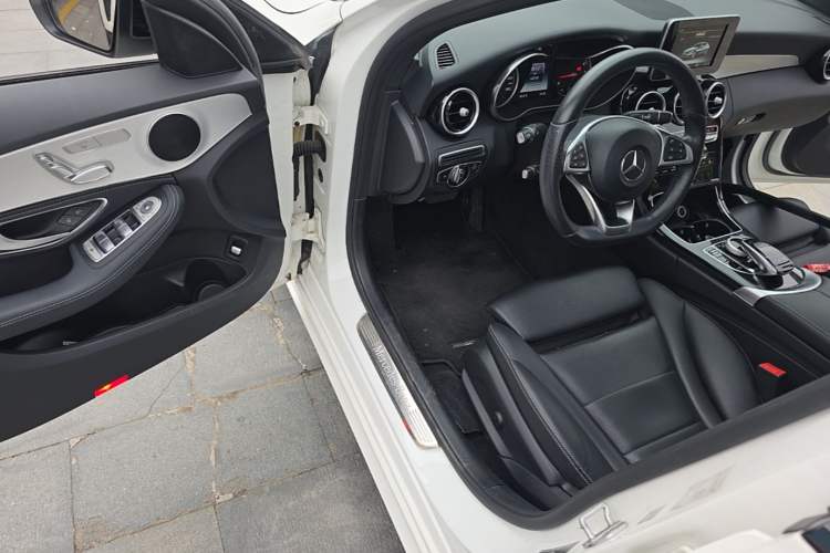 Used Mercedes-Benz C-Class 2015 C 200 Sport Edition 4MATIC Driver Seat