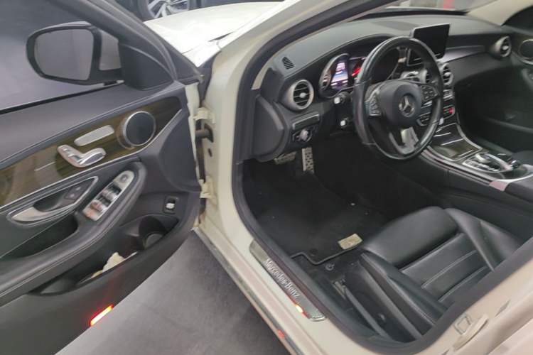 Used Mercedes-Benz C-Class 2015 Facelift C 200 L Driver Seat