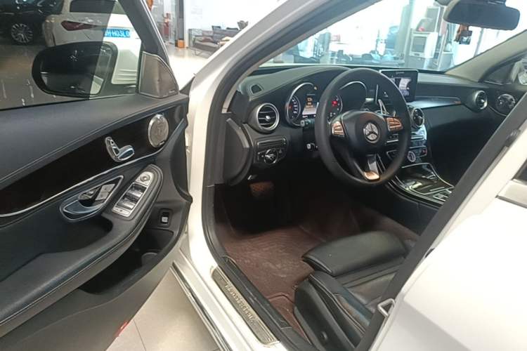 Used Mercedes-Benz C-Class 2015 Facelift C 180 L Driver Seat