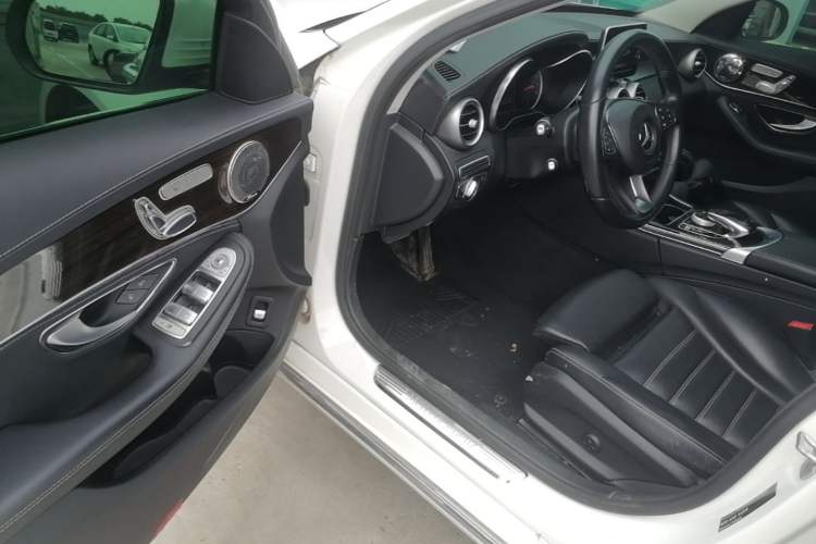 Used Mercedes-Benz C-Class 2015 Facelift C 200 L Driver Seat