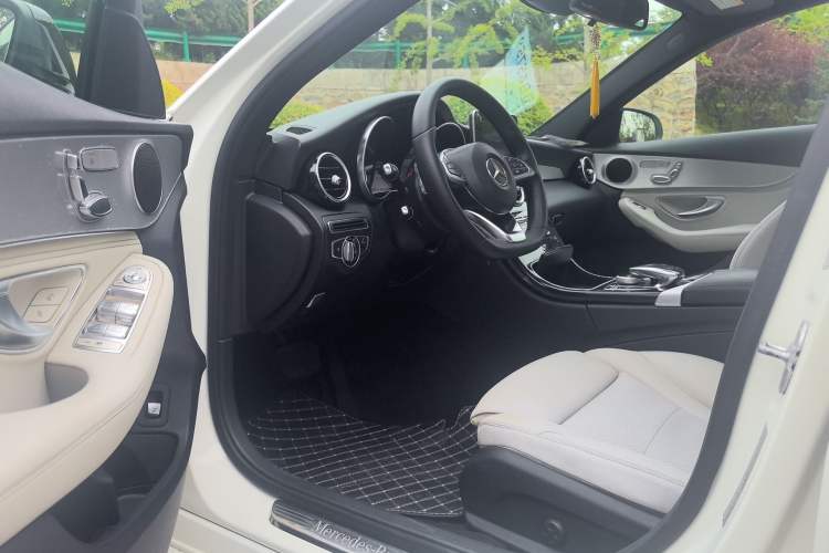 Used Mercedes-Benz C-Class 2015 C 200 Sport Edition 4MATIC Driver Seat