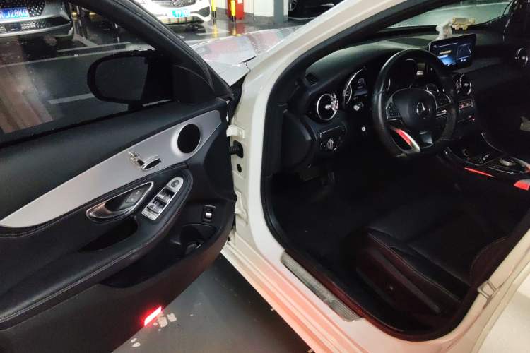 Used Mercedes-Benz C-Class 2015 C 200 Sport Edition Driver Seat