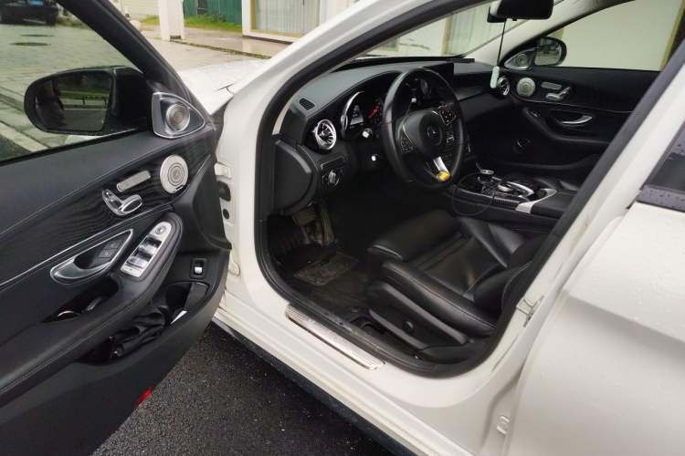 Used Mercedes-Benz C-Class 2015 Revised C 200 L Sport Edition Driver Seat