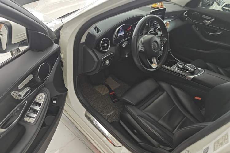 Used Mercedes-Benz C-Class 2015 Revised C 200 L Sport Edition Driver Seat