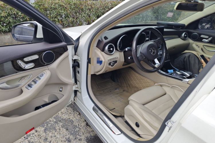 Used Mercedes-Benz C-Class 2015 Facelift C 200 L Driver Seat