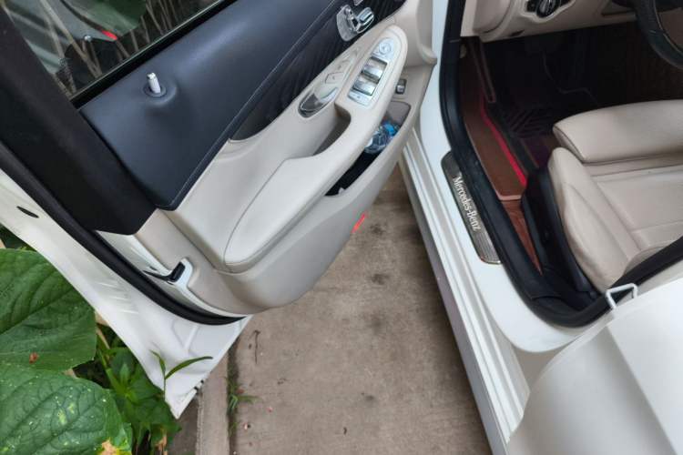 Used Mercedes-Benz C-Class 2015 C 200 L 4MATIC Sport Edition Driver Seat