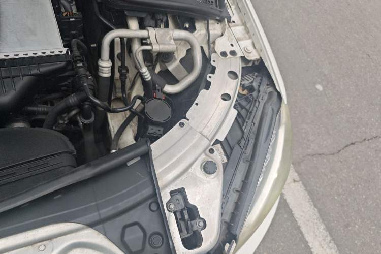 Used Mercedes-Benz C-Class 2015 C 200 Sport Edition Engine Bay Left