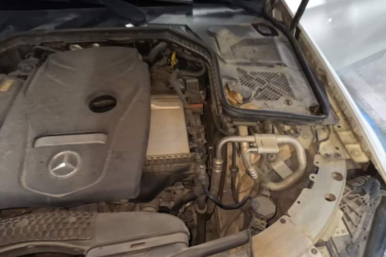 Used Mercedes-Benz C-Class 2015 C 200 L Sport Edition Engine Bay Left