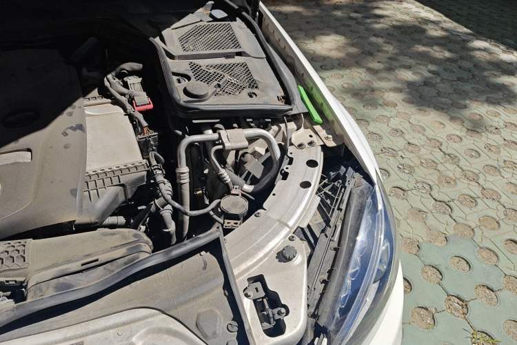 Used Mercedes-Benz C-Class 2015 C 180 L Sport Edition Engine Bay Left
