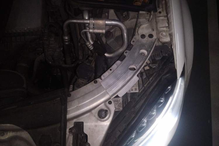 Used Mercedes-Benz C-Class 2015 C 200 Sport Edition Engine Bay Left