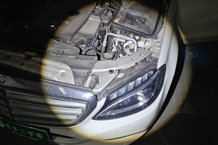 Used Mercedes-Benz C-Class 2015 C 200 L Engine Bay Left