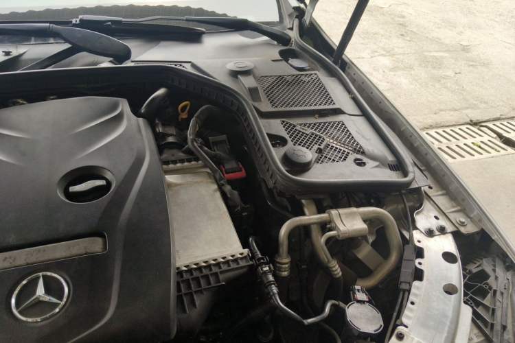 Used Mercedes-Benz C-Class 2015 C 200 L Sport Edition Engine Bay Left