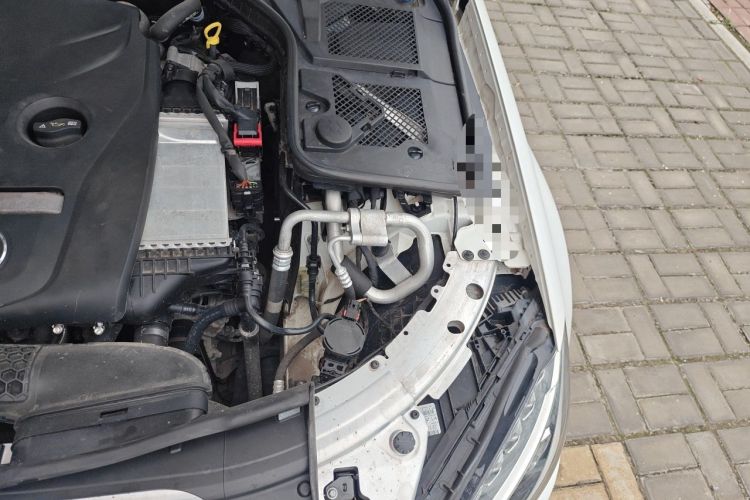 Used Mercedes-Benz C-Class 2015 C 200 L Engine Bay Left