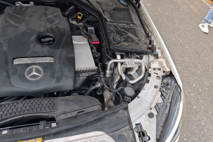 Used Mercedes-Benz C-Class 2015 C 200 L Engine Bay Left