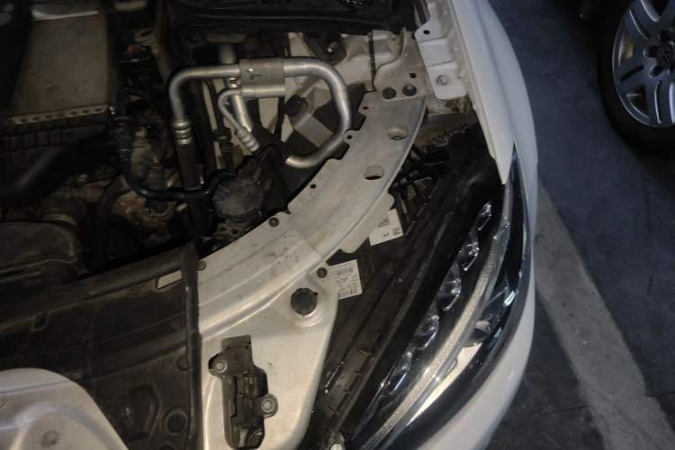 Used Mercedes-Benz C-Class 2015 Facelift C 180 L Engine Bay Left