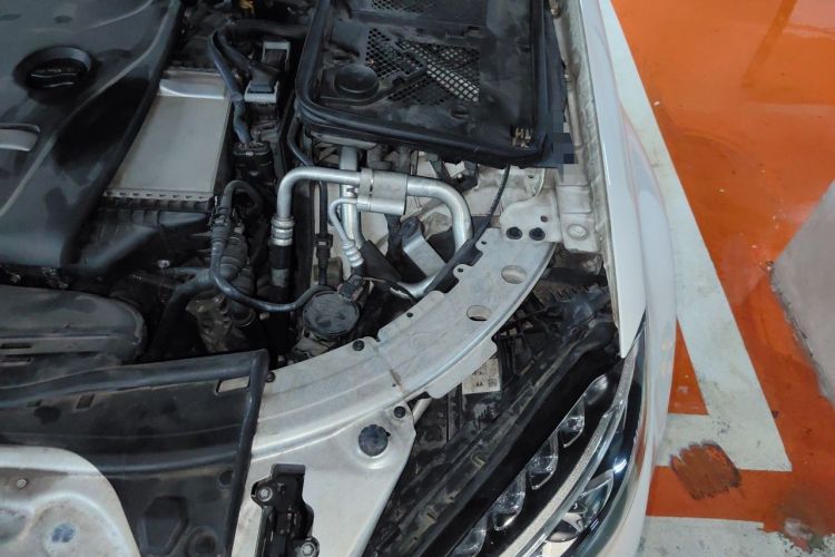Used Mercedes-Benz C-Class 2015 Revised C 200 L Sport Edition Engine Bay Left