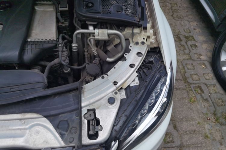 Used Mercedes-Benz C-Class 2015 Revised C 200 L Sport Edition Engine Bay Left