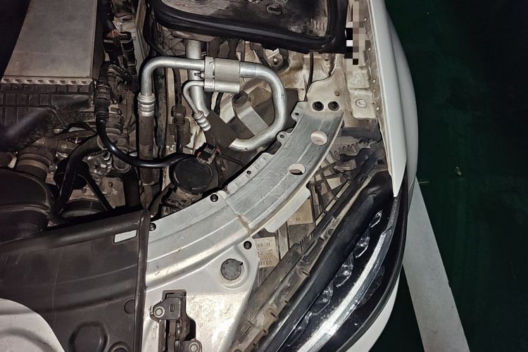 Used Mercedes-Benz C-Class 2015 C 200 L Engine Bay Left