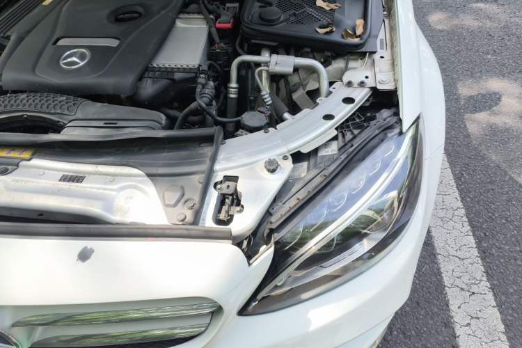 Used Mercedes-Benz C-Class 2015 C 200 L Sport Edition Engine Bay Left