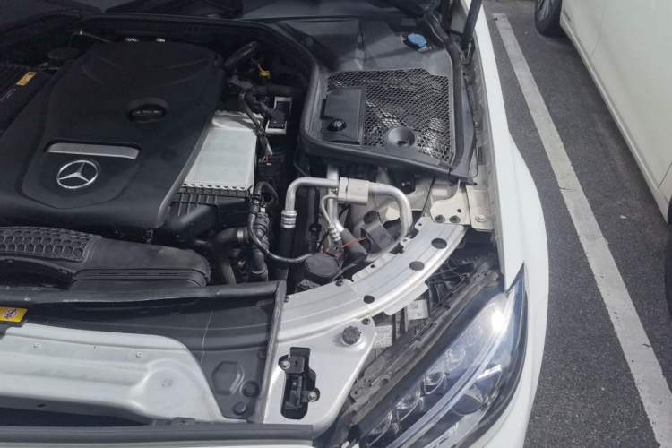 Used Mercedes-Benz C-Class 2015 C 200 station wagon Engine Bay Left