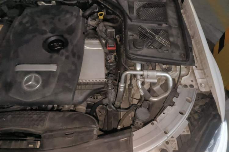 Used Mercedes-Benz C-Class 2015 C 200 L Sport Edition Engine Bay Left