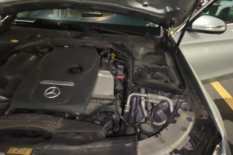 Used Mercedes-Benz C-Class 2015 C 200 L Engine Bay Left
