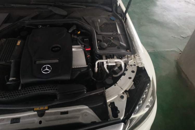 Used Mercedes-Benz C-Class 2015 C 200 L Engine Bay Left